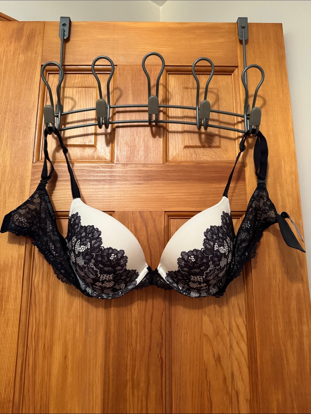 Victoria's Secret Dreams Angel Black & Cream Lace Push-Up Bra with Lace Overlay